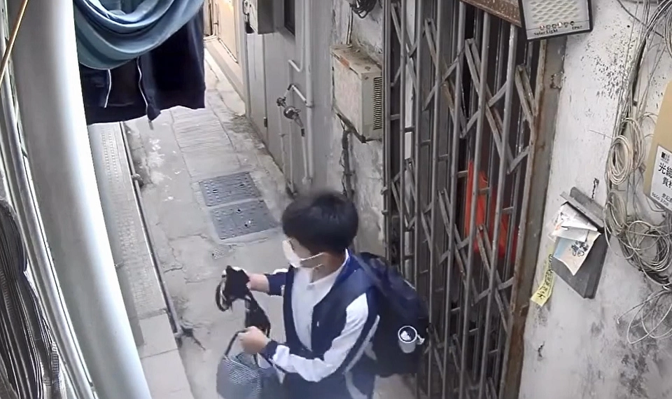 男學生窄巷跳高偷胸圍 網民批評不應公審