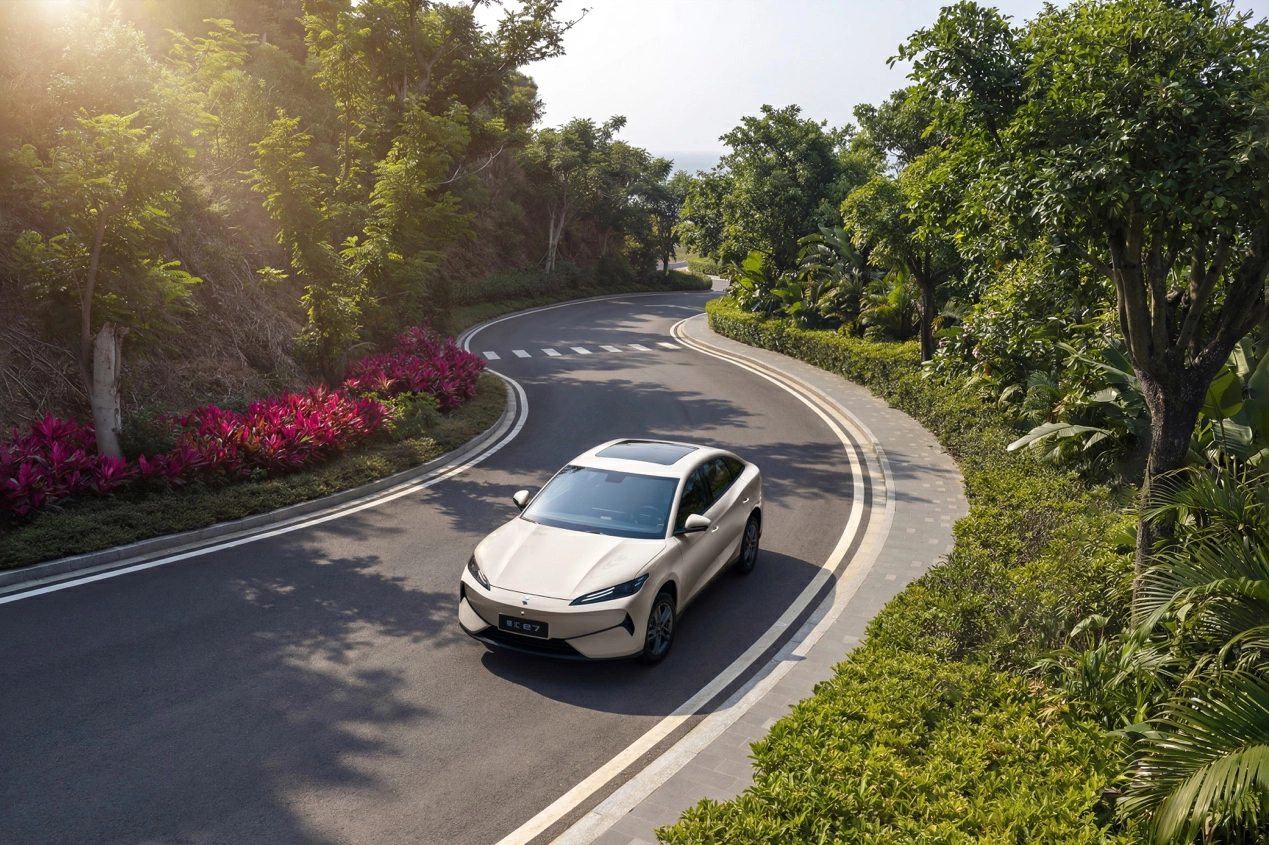 領匯e7上市售價9.58萬起，搭載第二代刀片電池及閃充技術