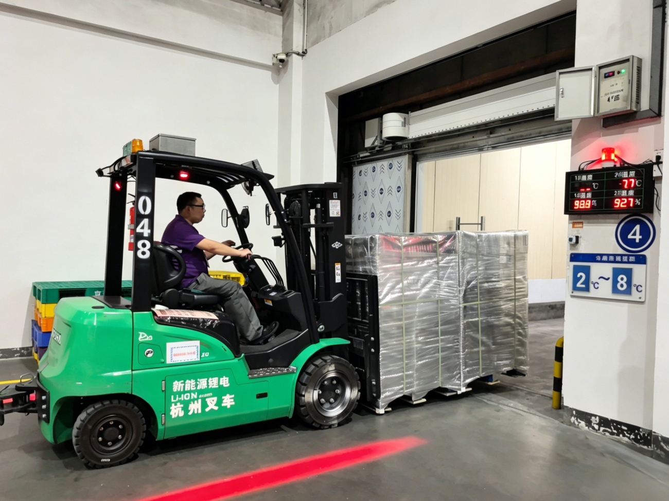 廣貨行天下︱粵出口的首批荔枝上架英國商超 南航物流搭建荔枝出海空中通道