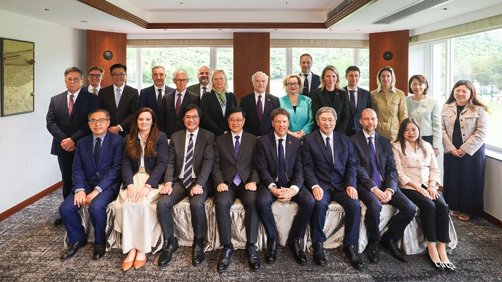 李家超與歐盟駐港機構代表午餐會 強調維護多邊主義