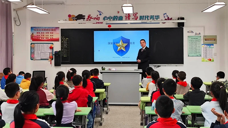 皖黟縣：「雙藍」攜手 「童」心共築