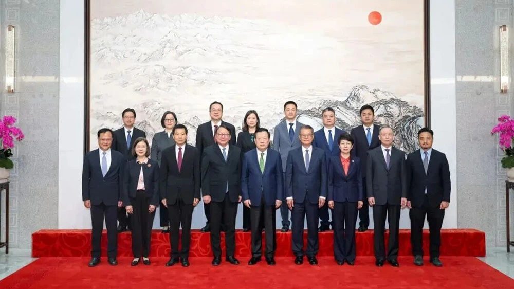 陳國基陳茂波謝小華完成北京訪問行程