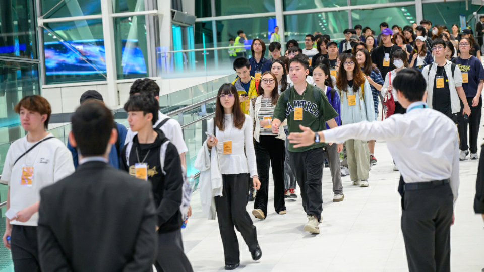 香港國際機場演習模擬10號風球懸掛 700人參與