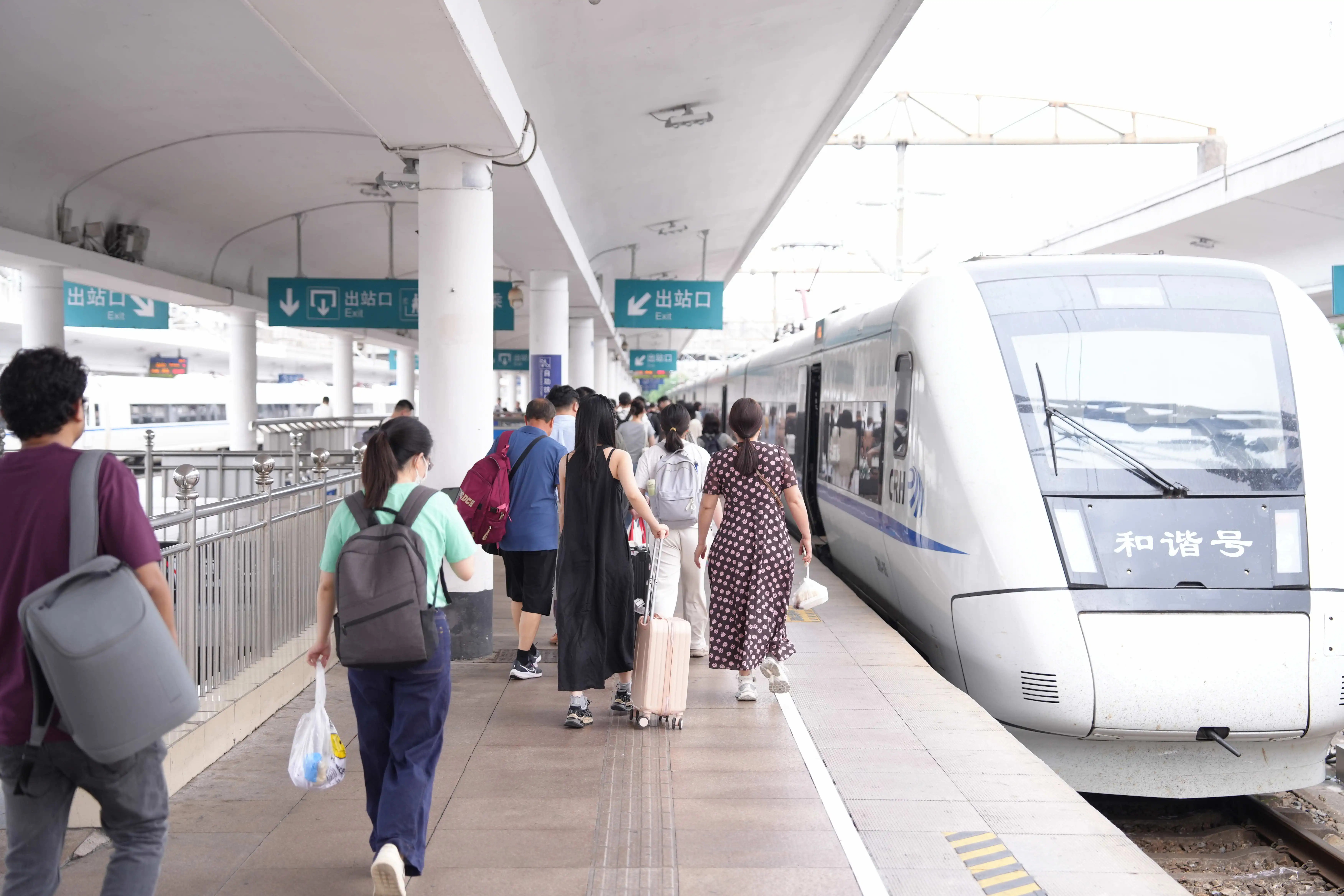 五一假期首日車票開售 國鐵廣州局預計發送旅客2260萬人次