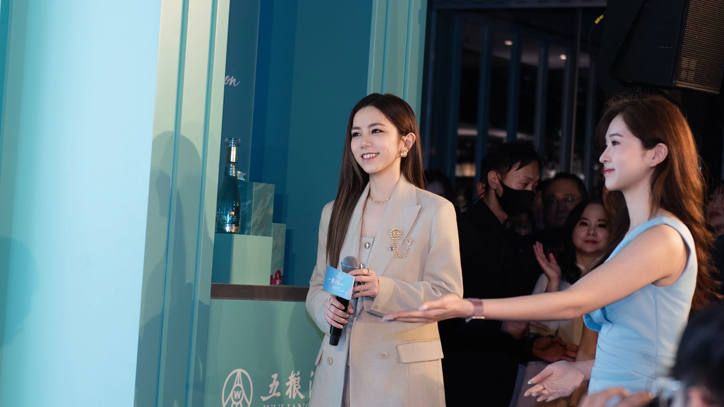 【娛樂】鄧紫棋驚喜現身香港 親揭巡演後放鬆秘方