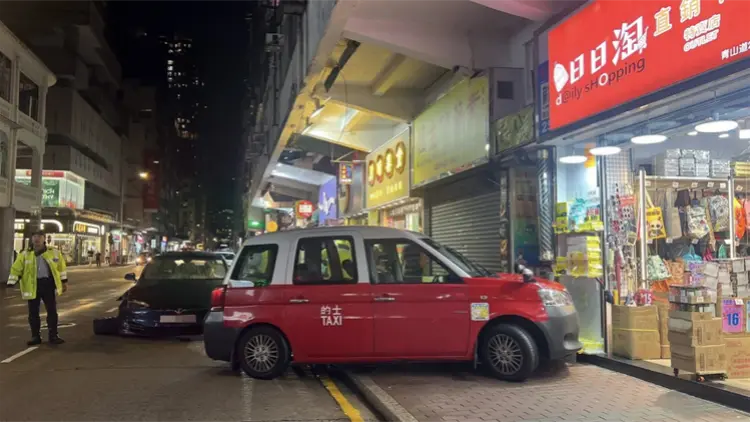 長沙灣的士失控剷行人路險衝入家品店 職員頻呼4個好彩