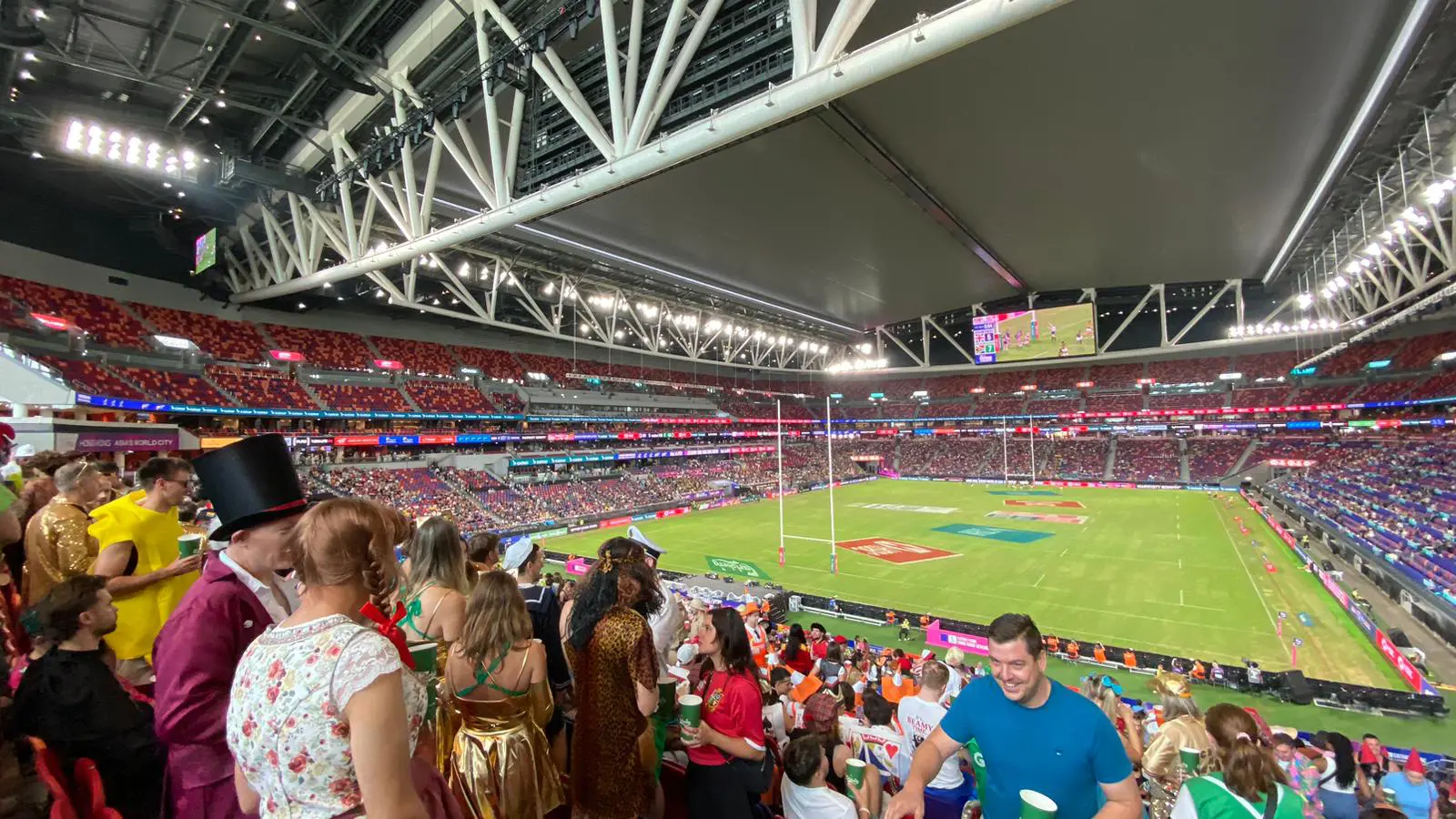 七欖第二日賽事上演 近5000人在南看台參與賽前活動