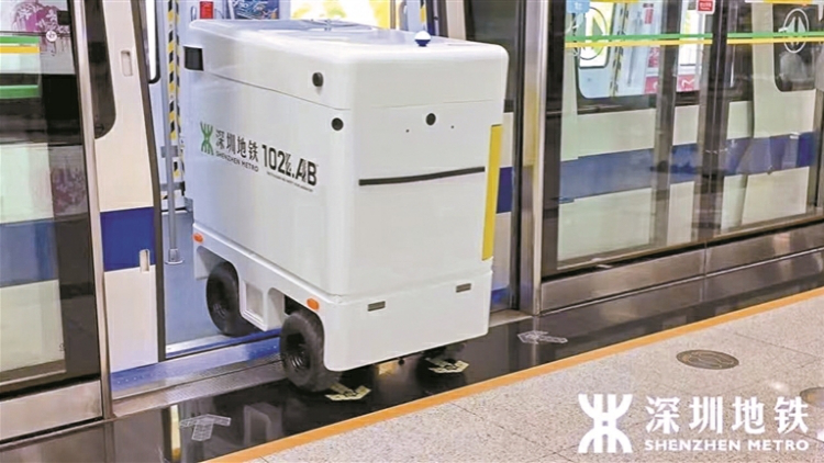 機器人自己坐地鐵去送貨 深技大團隊研發出AI無人化物流機器人