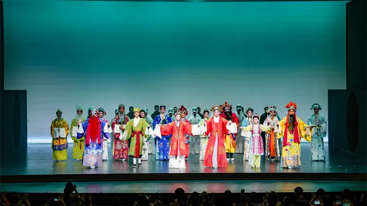 宮廷風格崑曲《遊園·驚夢》驚豔香江