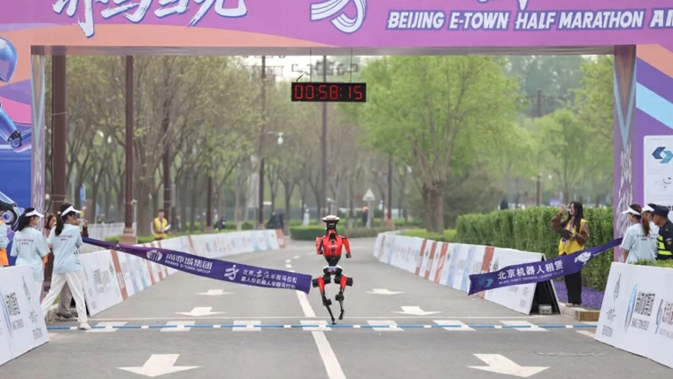 50分26秒！榮耀機器人「閃電」獲2026人形機器人半馬冠軍