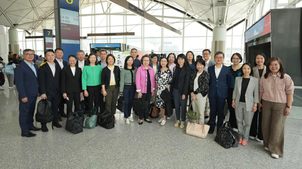 楊何蓓茵第二次以團長身份率領常秘及部門首長研修及訪問團出發