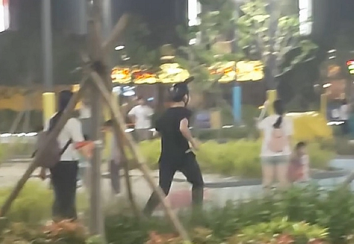 將軍澳公園少年持刀玩角色扮演 警方作口頭警告