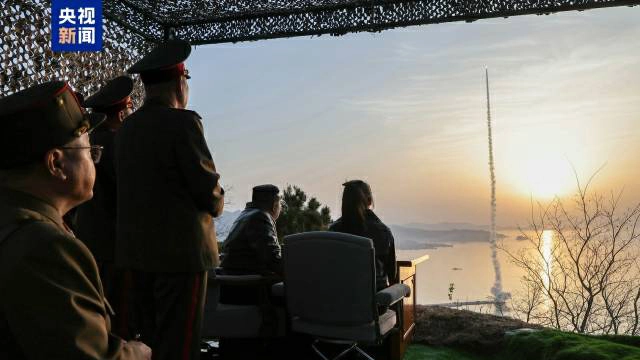 朝鮮試射地對地戰術彈道導彈 金正恩觀摩