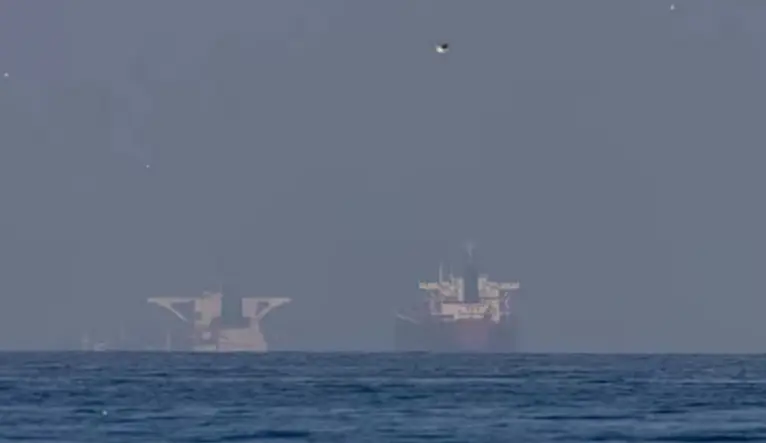 英海事分析公司：過去36小時有35艘船只在駛出霍爾木茲海峽途中掉頭 