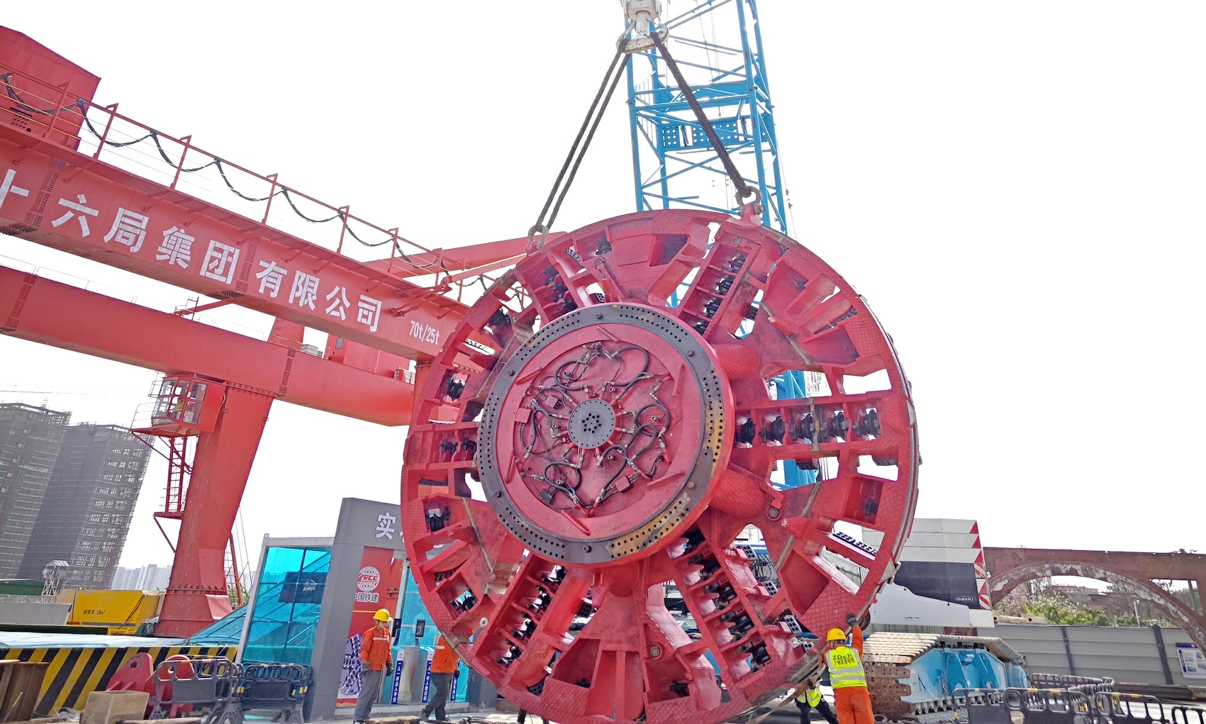 廣花城際鐵路鳳凰南路至鳳馬盾構井區間隧道實現雙線貫通