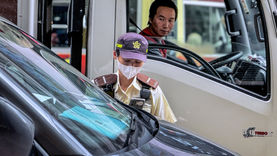 警方今年首兩個月發24.8萬張「牛肉乾」 罰款近1億元