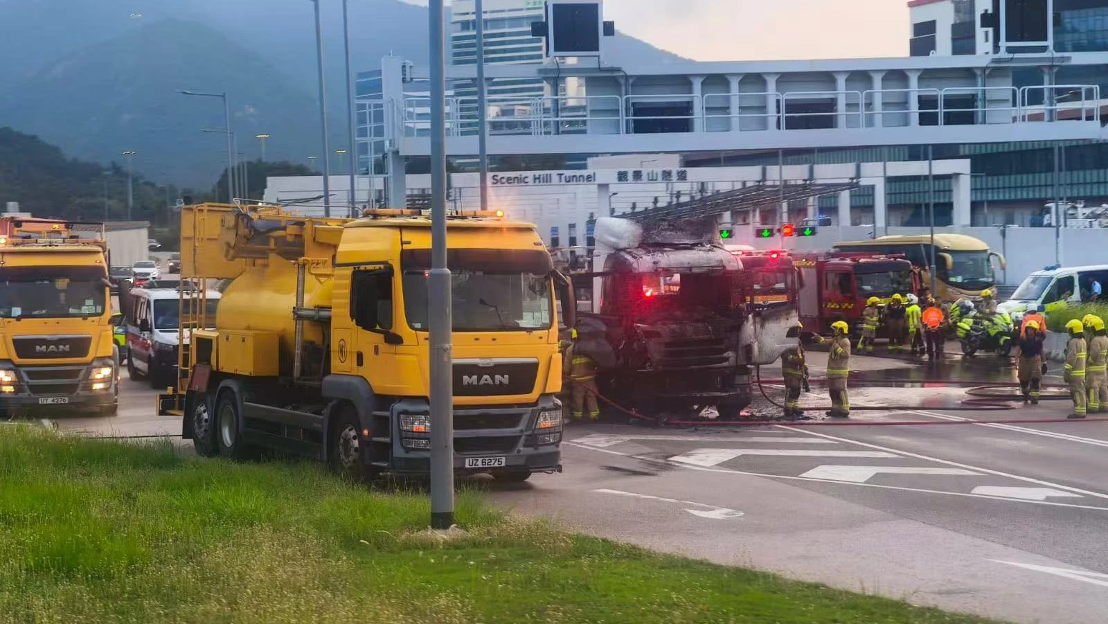 觀景山隧道管內有汽車着火 部分行車線封閉