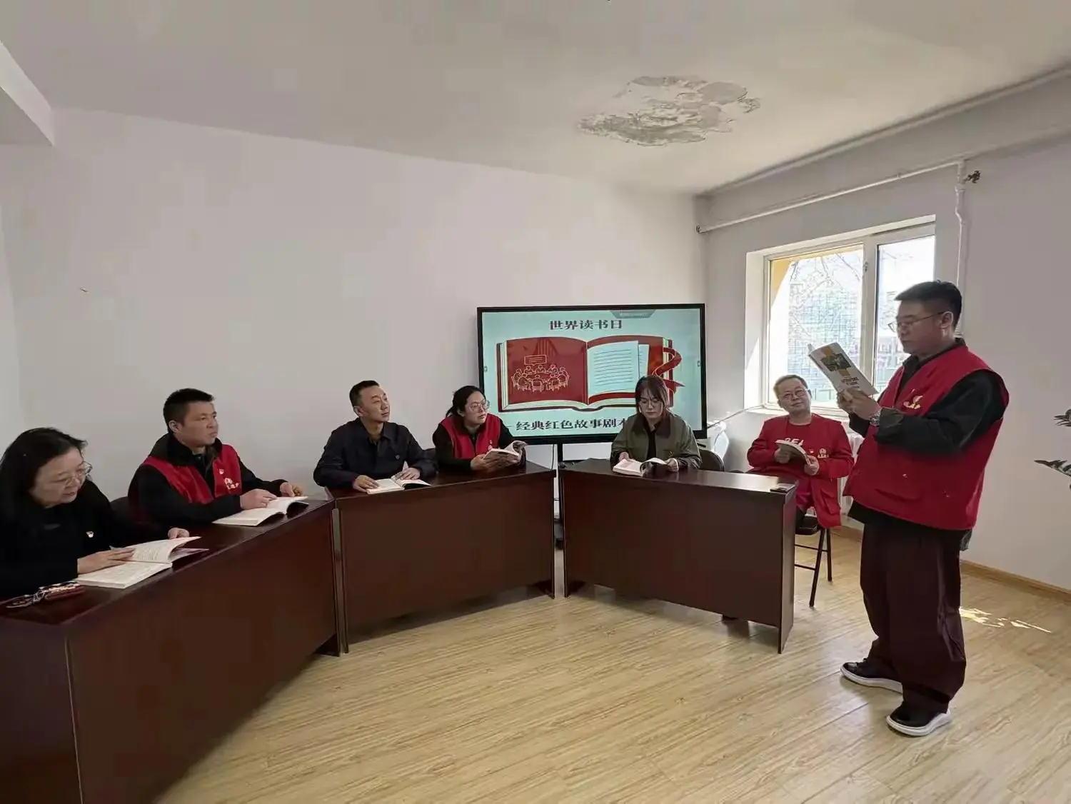 哈市香坊區糧庫社區聯合企業開展紅色劇本圍讀活動