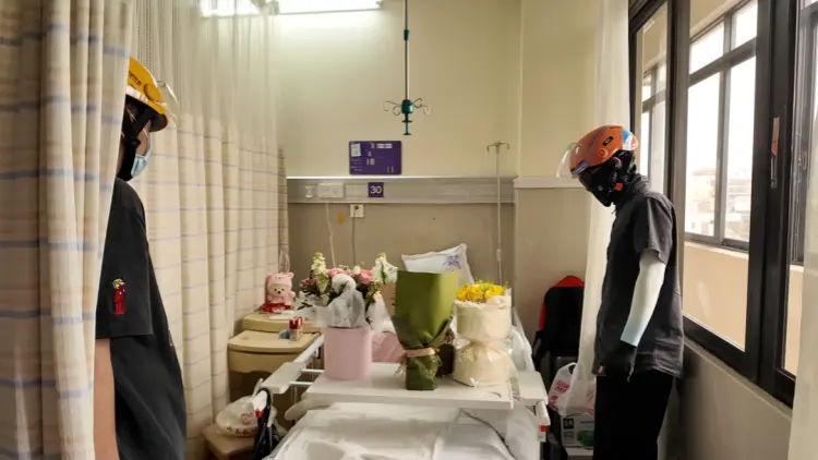 一群趕時間的人，因一張跑腿單接力停留