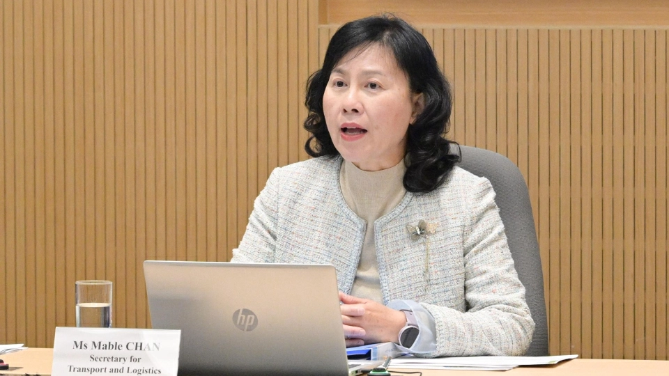 路政署計劃今年在西隧等合適路段重鋪路面 陳美寶：每半年進行詳細巡查