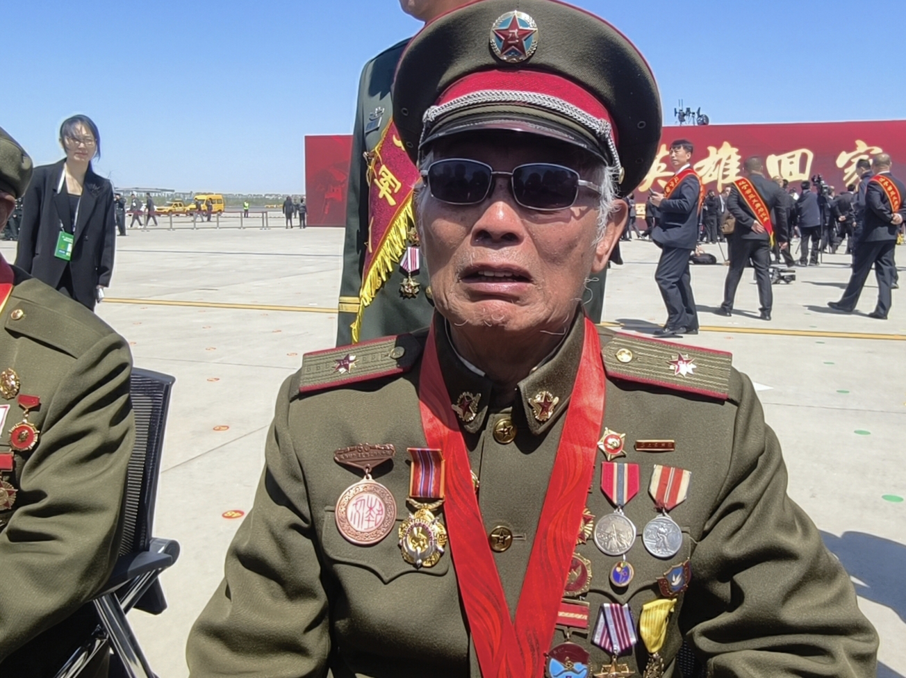 有片￨英雄歸故土 深情寄後人——90歲志願軍老兵何臨弟迎戰友哽咽寄語