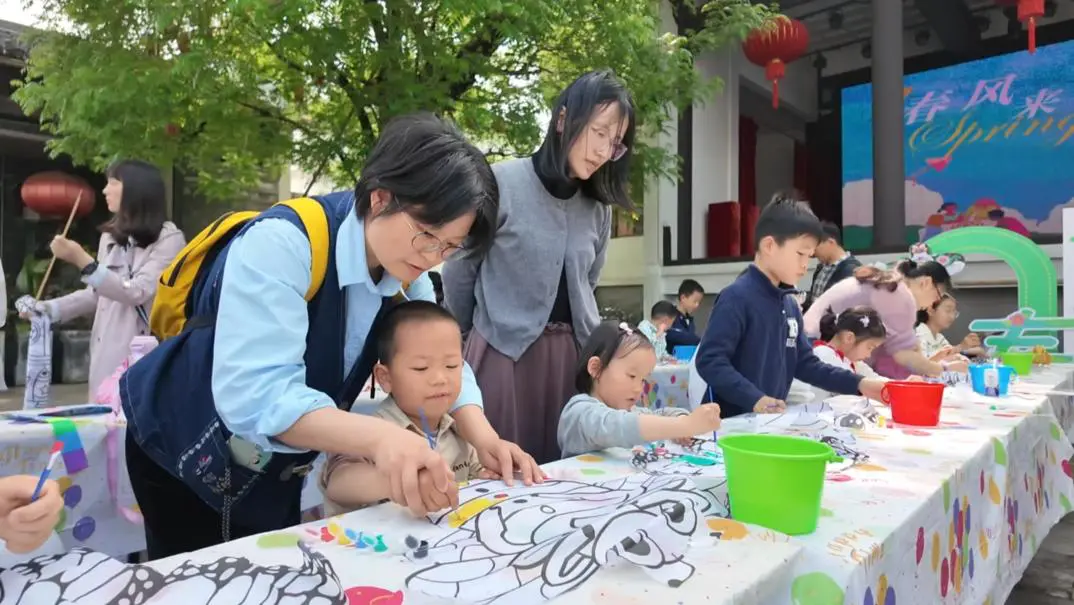 黃山屯溪：書香童趣兩相宜