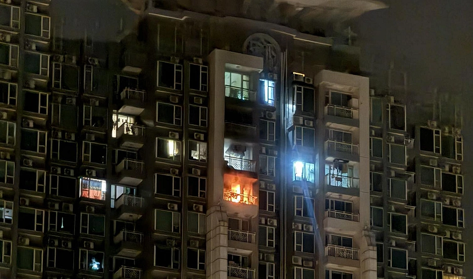 將軍澳日出康城疑充電器起火 戶主不適拒送院