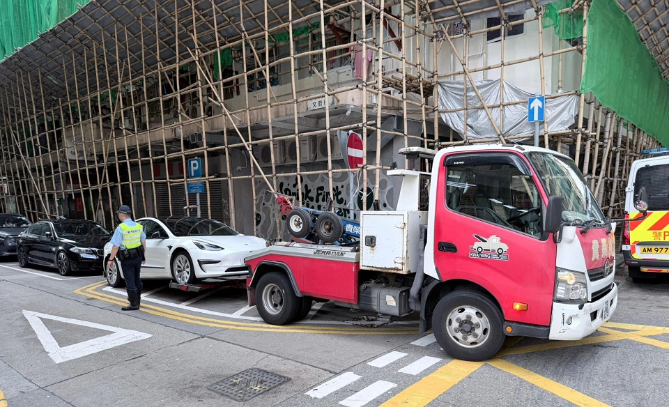 警方油尖警區打擊違泊 發近900張告票