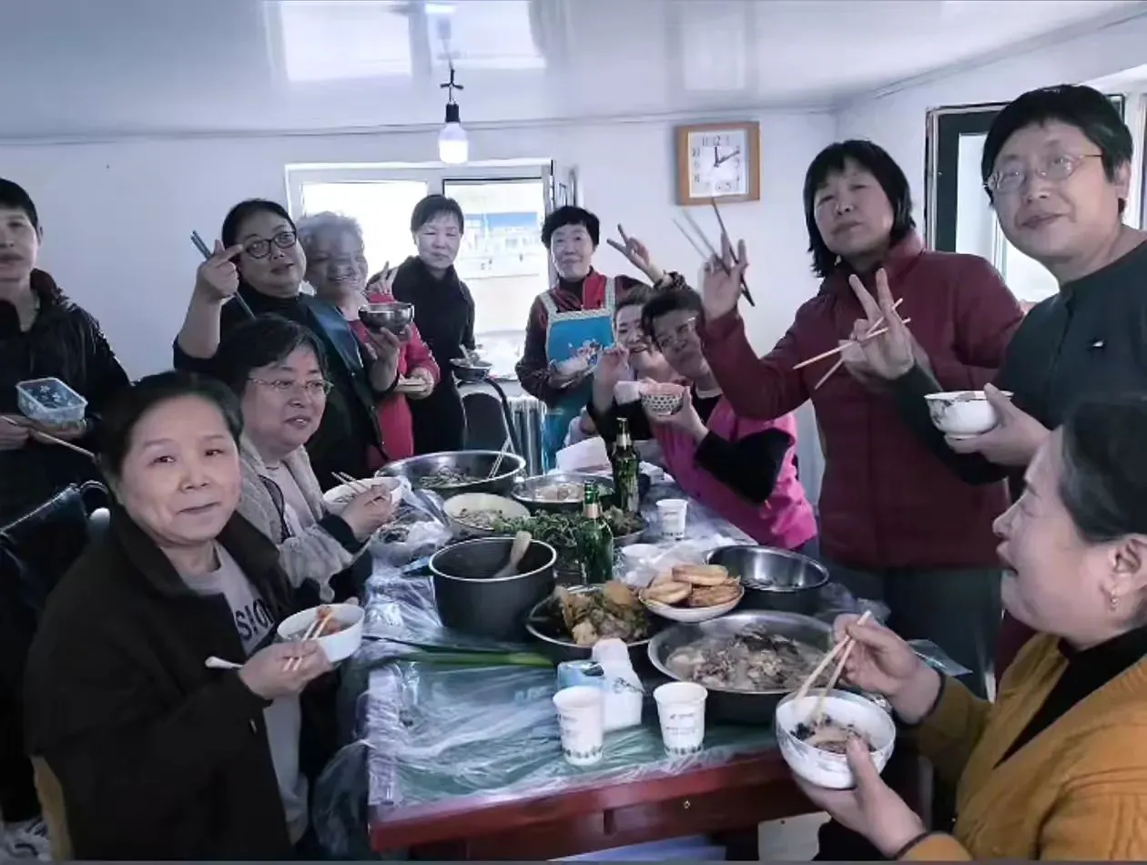 哈市香坊區六順街道民航社區鄰里美食共聚活動溫情落幕