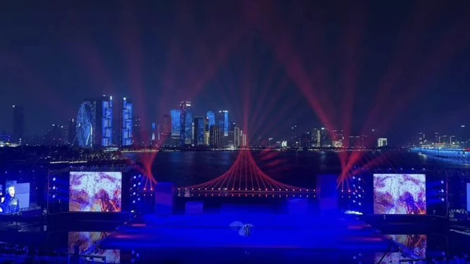 《蝶》舞濱海！深圳歡樂劇場開創戶外演出新範式