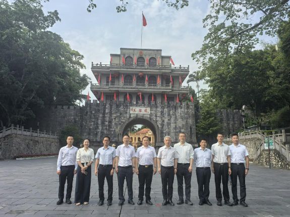 深圳市退役軍人事務局組織赴廣西開展「走邊防」調研慰問活動