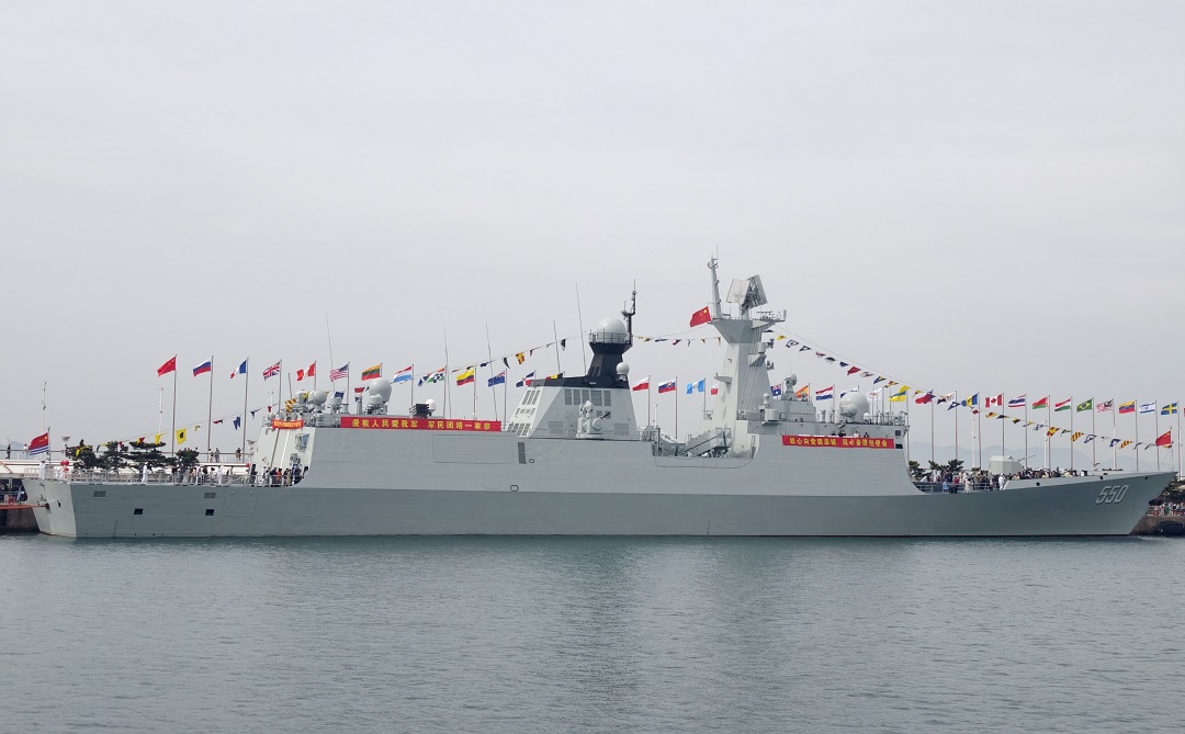 兩岸新聞媒體參加海軍成立77周年紀念日艦艇開放活動             