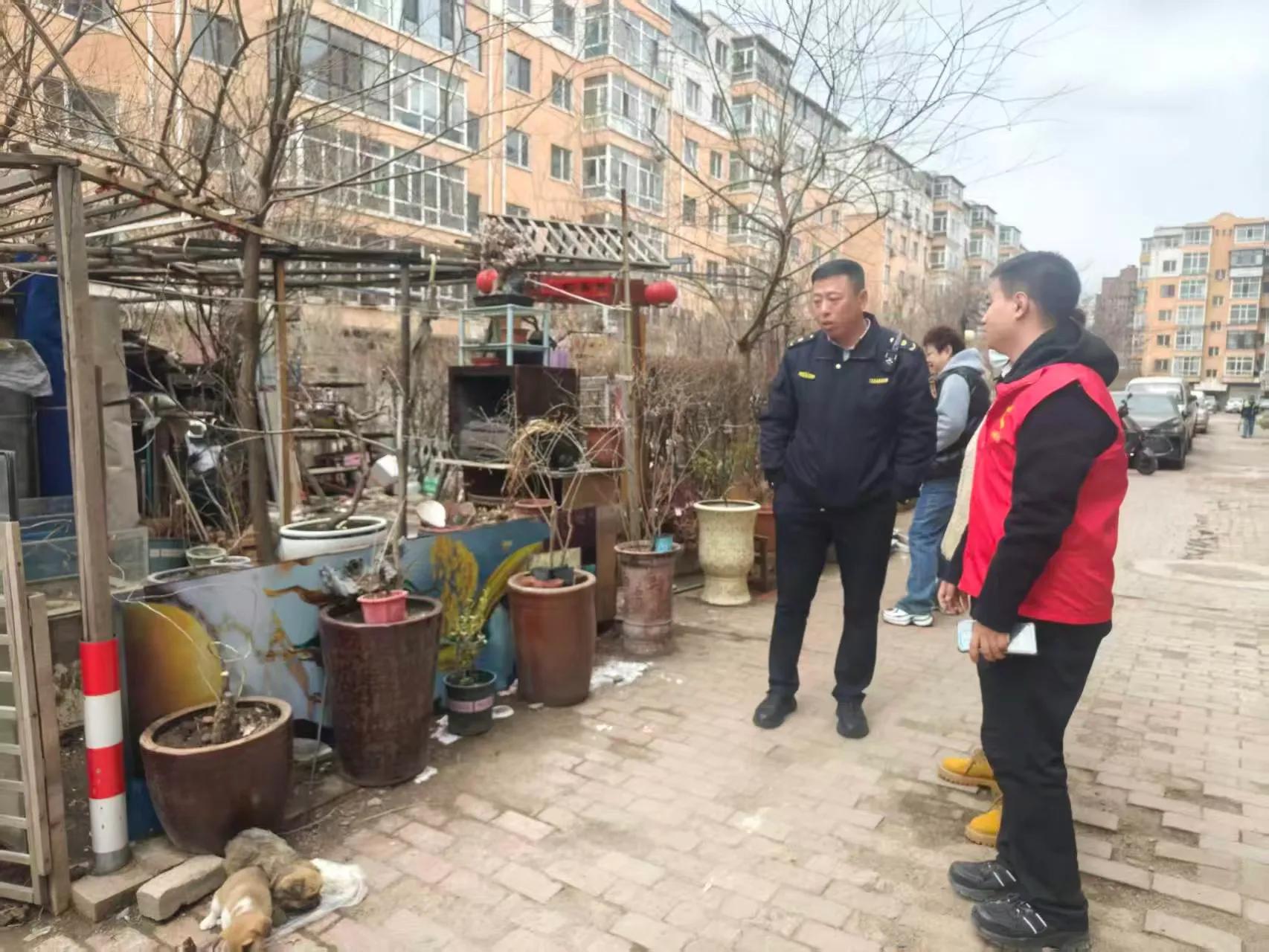 哈市香坊區黎明街道三新社區聯合執法開展違建清理專項行動