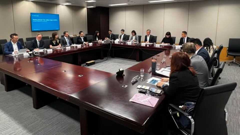 陳美寶：兩本地主要航空公司已宣布下調貨運燃油附加費 將密切監察情況