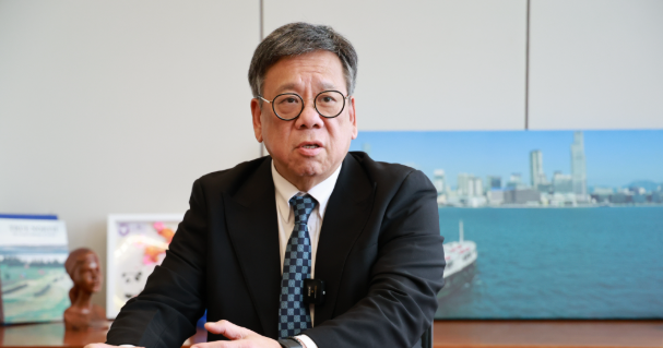 專訪香港商務及經濟發展局局長丘應樺先生，揭開香港在開拓國際市場、助力企業出海、深化大灣區融合等方面的戰略布局與創新思路