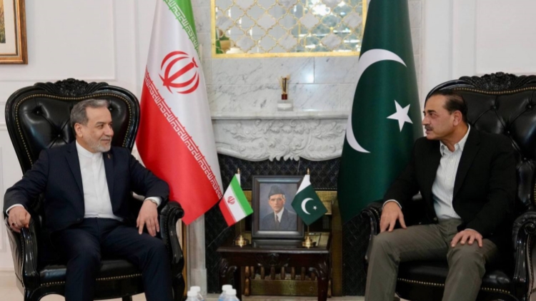 巴基斯坦陸軍參謀長與伊朗外長會談