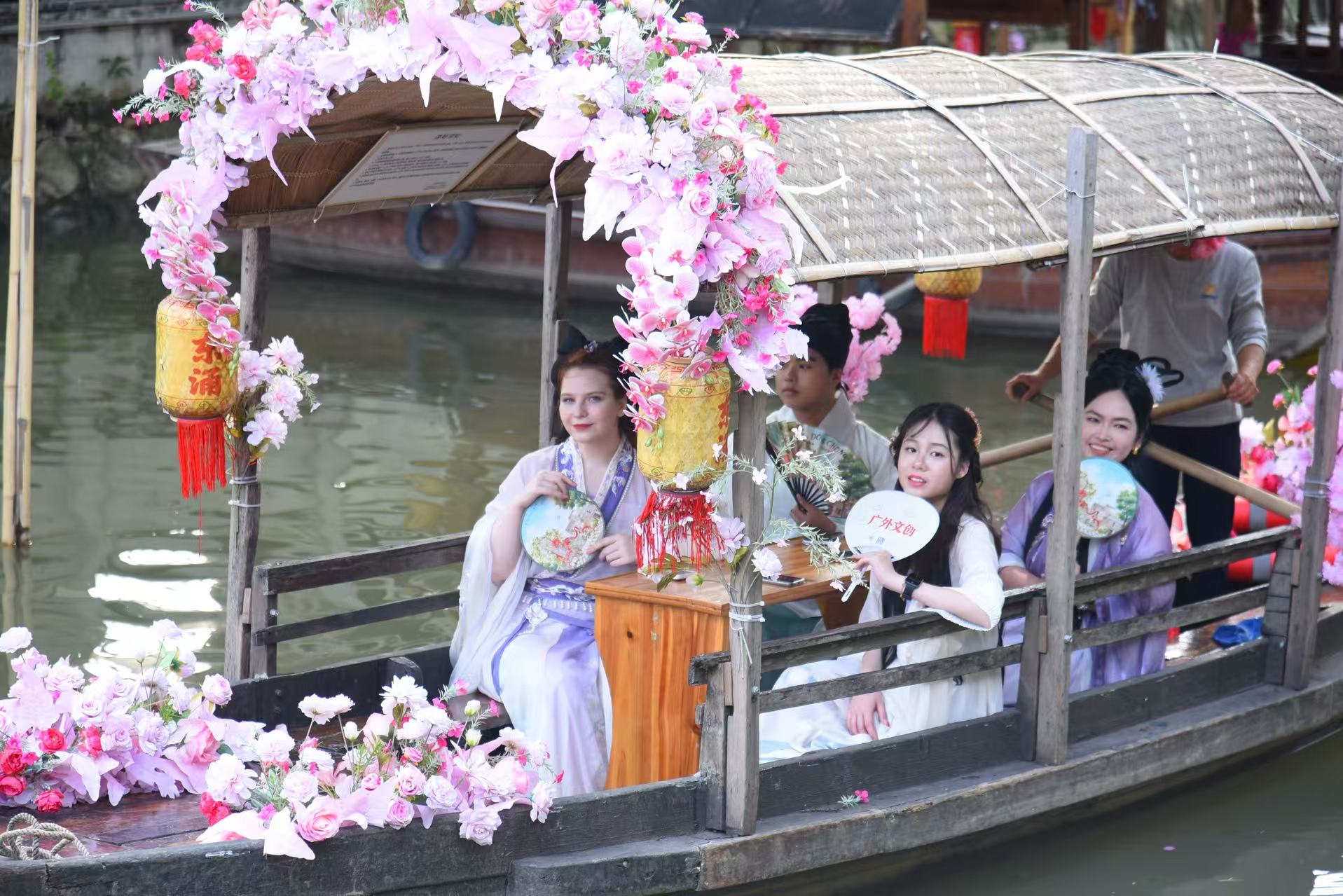 「活力聚南沙 青春耀世界」大學生國際文化節在東涌里舉辦