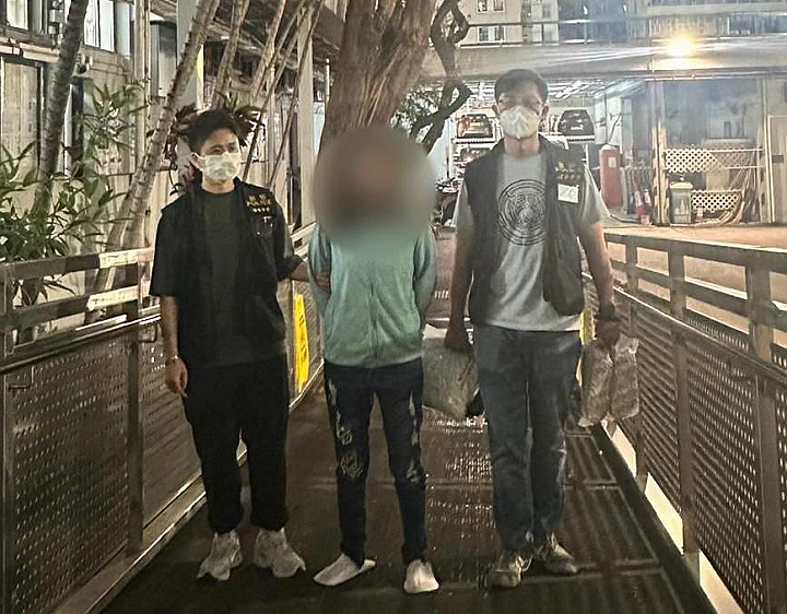 誘騙學生回港買金粒詐騙案 警方再拘一女明日提堂