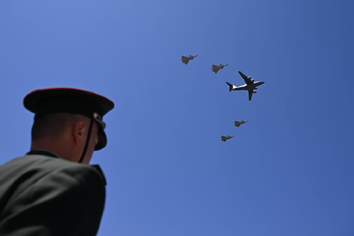 雙20列陣迎忠魂！跨越七十餘載歸途，大國重器續寫山河無恙