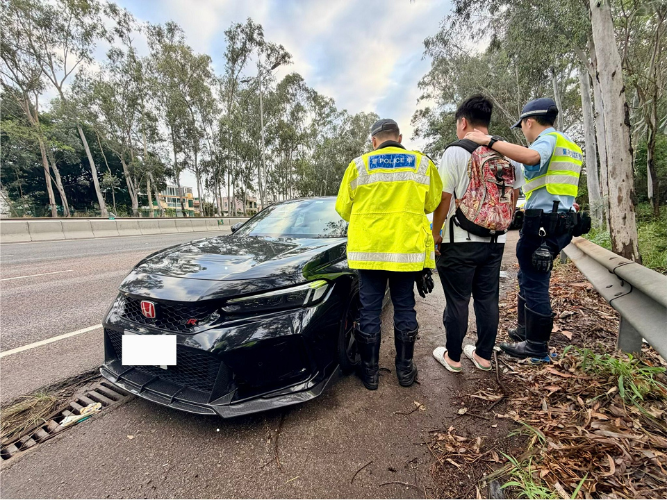 警方新界北打擊交通違例 拘捕兩男發逾200張告票