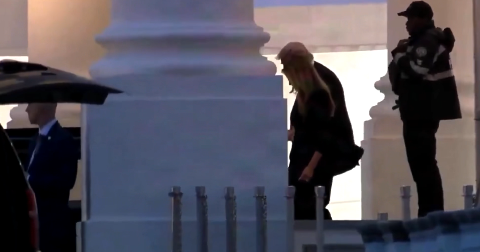 特朗普稱在槍擊事件中自己延遲了撤離