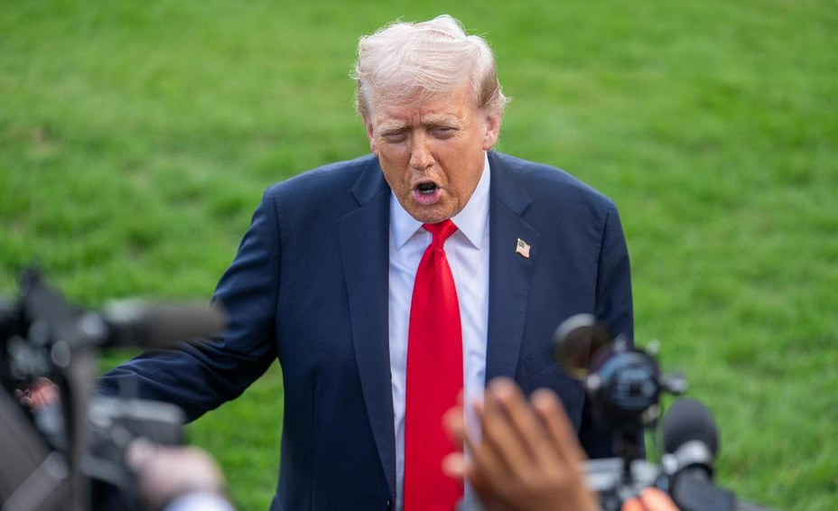 特朗普回應撤離晚宴時「跌倒」「晚走」等細節　稱槍手「有病」