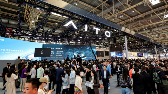 品牌價值榮登中國豪車榜首  問界全系亮相2026北京車展