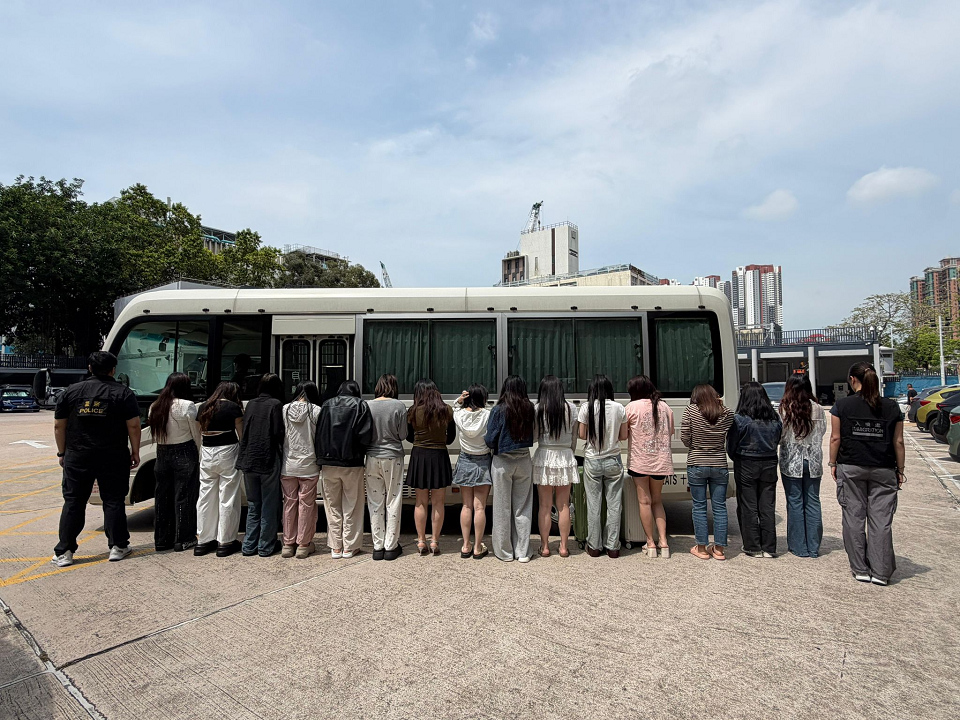 警方元朗打擊非法賣淫 拘25名內地女