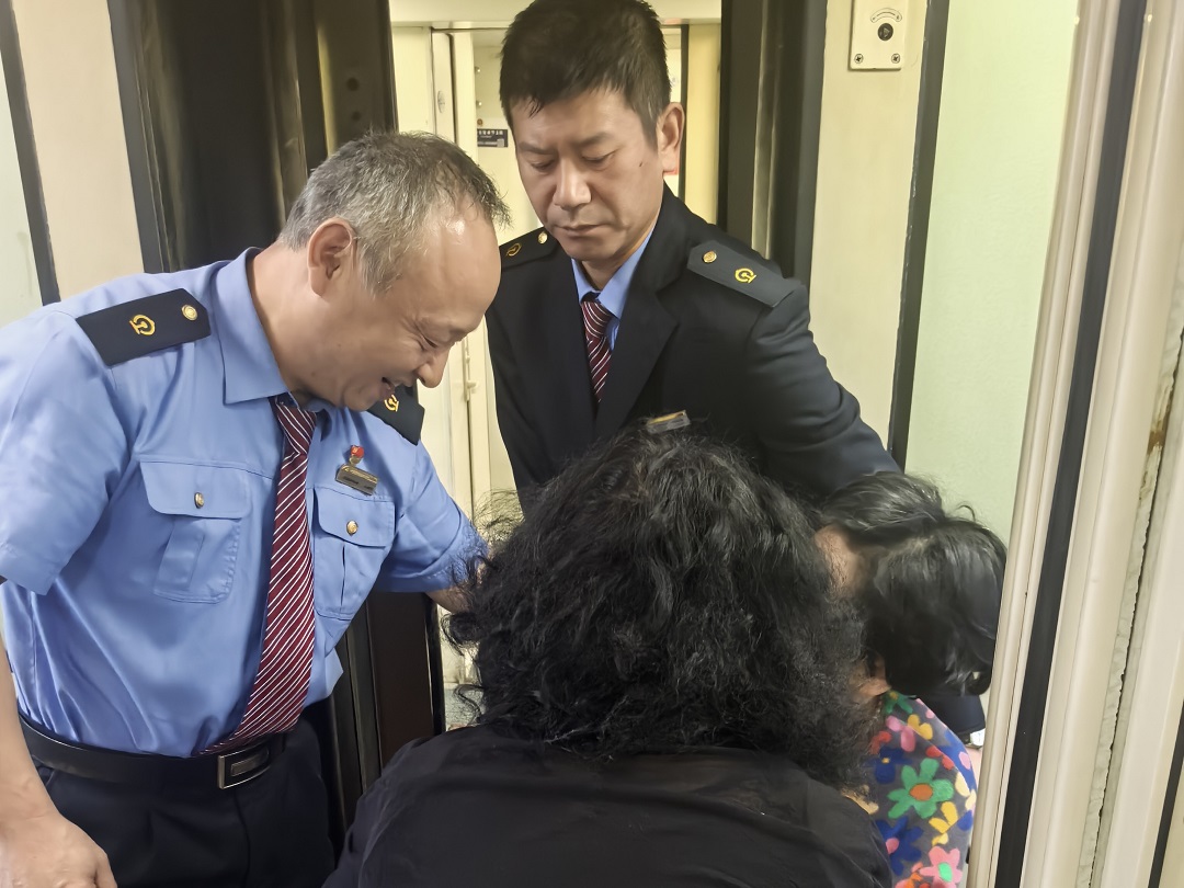 千里歸途暖人心！K348次列車乘務員暖心守護癱瘓旅客24小時