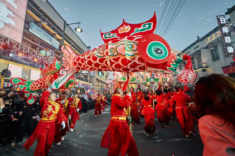 皖黟縣漁亭鎮：千年非遺鬧五一 煙火漁亭等你來