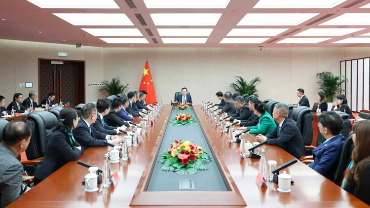 夏寶龍會見香港中華聯誼會訪京團一行