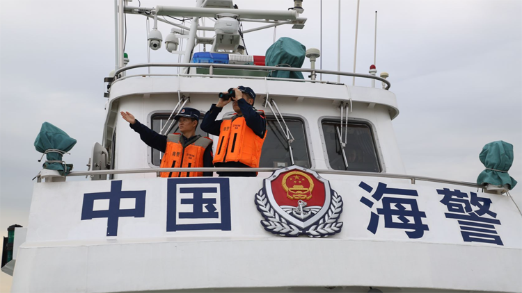 中國海警依法驅離日非法進入中國釣魚島領海船隻