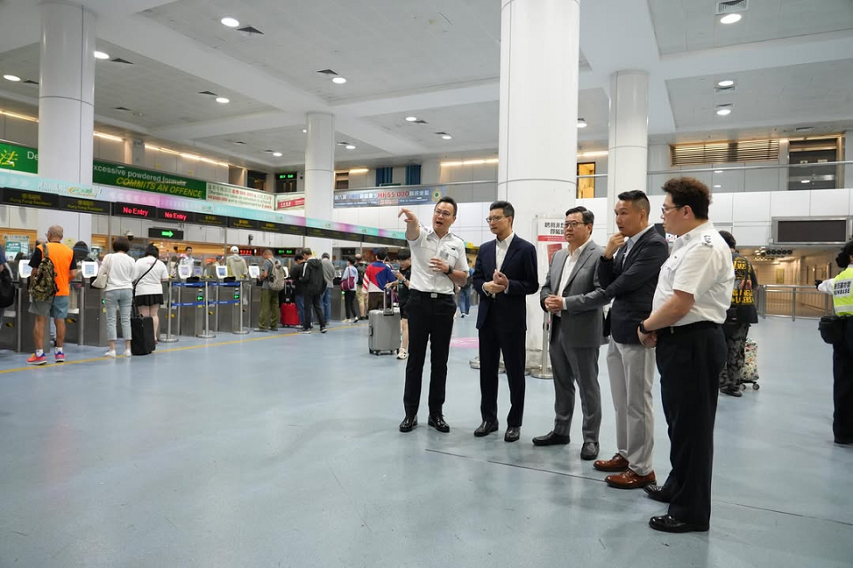 勞動節預計98萬內地旅客訪港 入境處各口岸作好準備