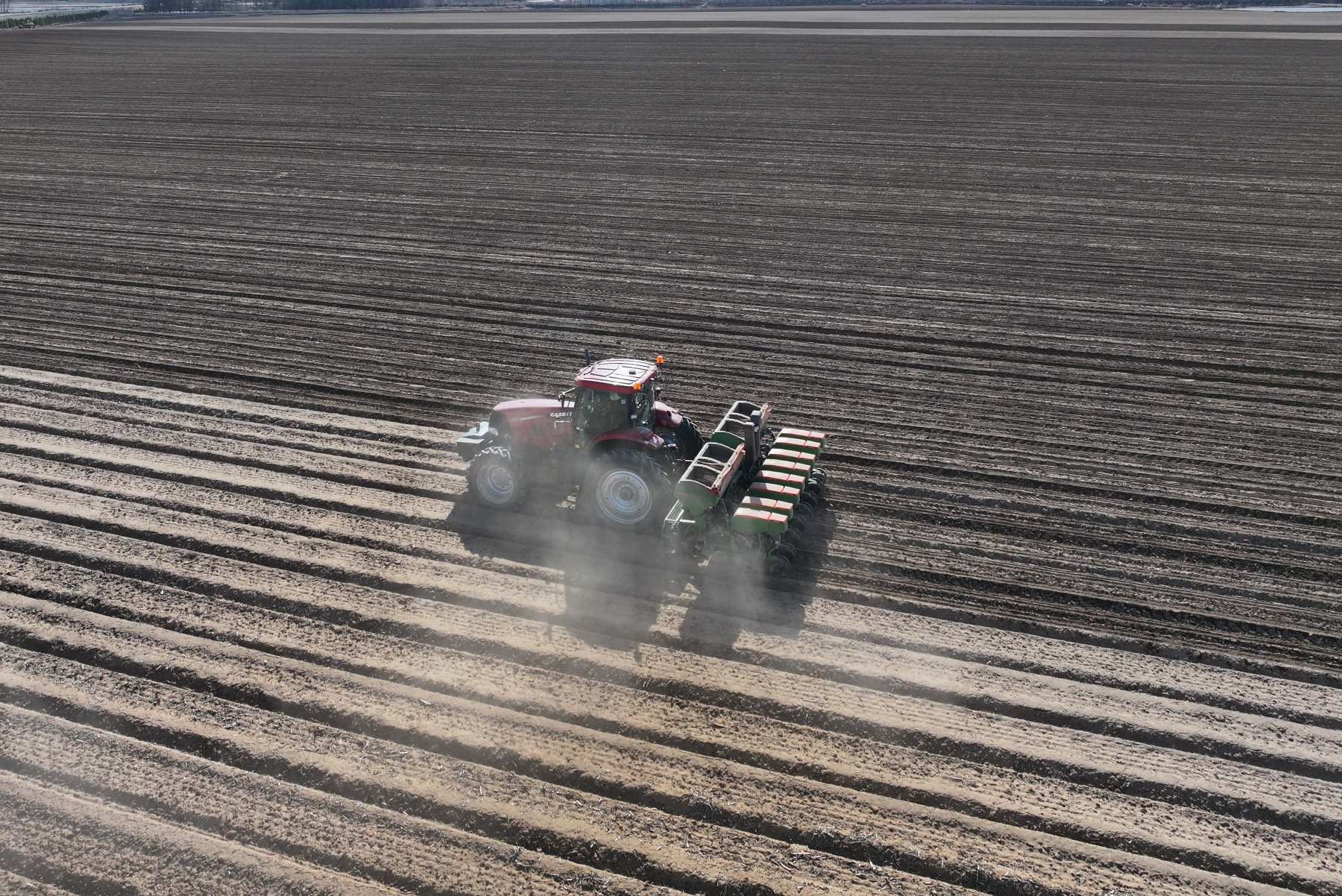 科技繪就春耕圖 北大荒江濱玉米播種注入「智慧動能」